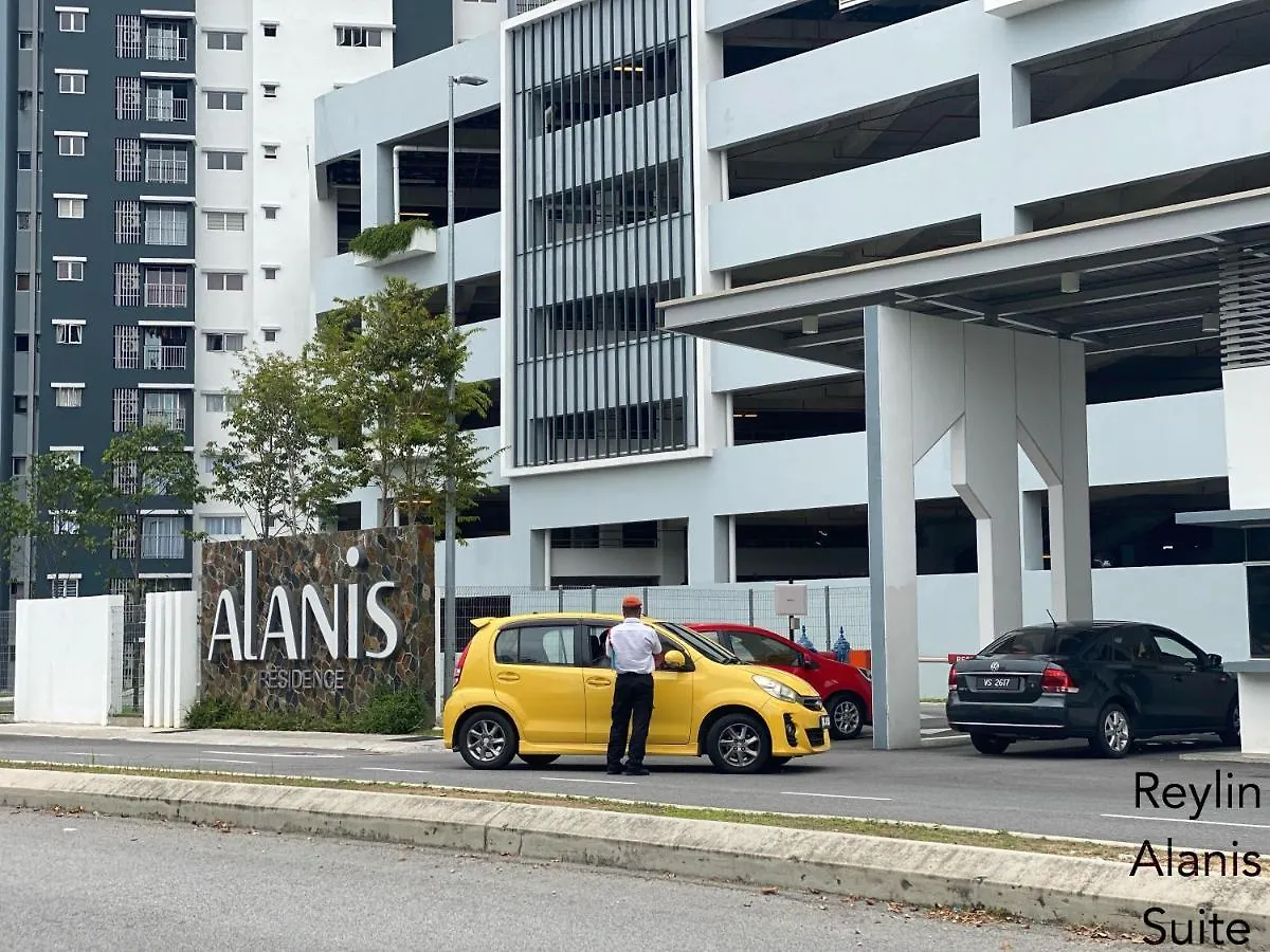 Reylin Alanis Suite // Free Wifi & Netflix // Airport Shuttle Service Sepang