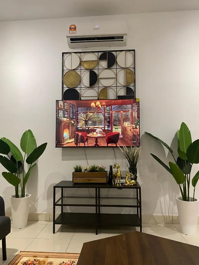 Reylin Alanis Suite // Free Wifi & Netflix // Airport Shuttle Service Sepang