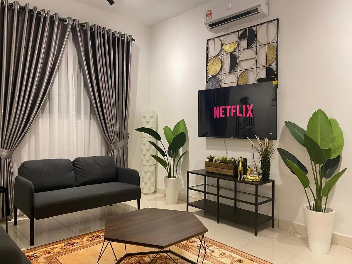 Reylin Alanis Suite // Free Wifi & Netflix // Airport Shuttle Service Sepang