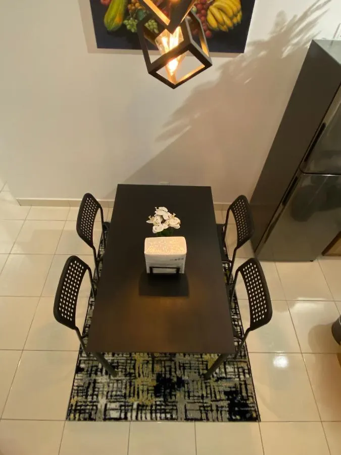Reylin Alanis Suite // Free Wifi & Netflix // Airport Shuttle Service Sepang Apartamento