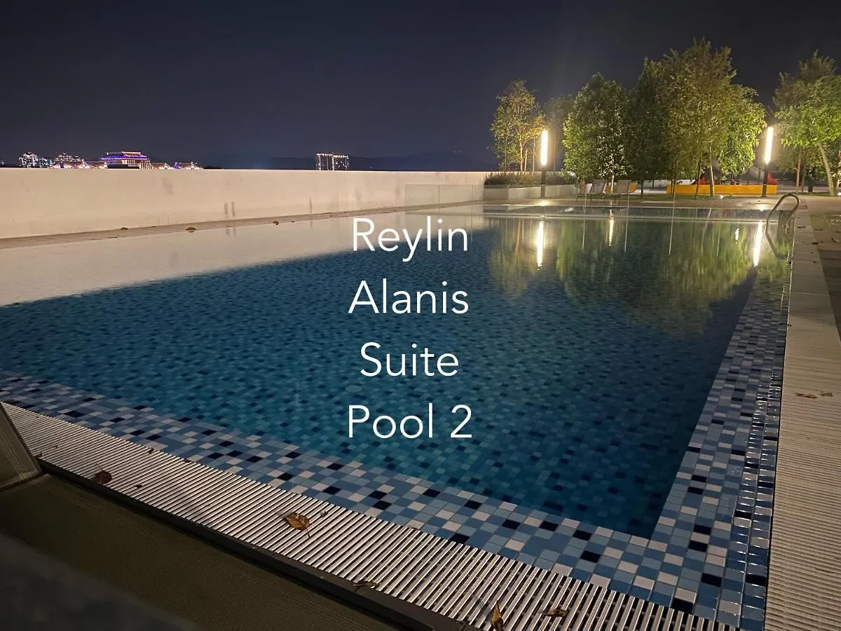 Reylin Alanis Suite // Free Wifi & Netflix // Airport Shuttle Service Sepang Apartamento