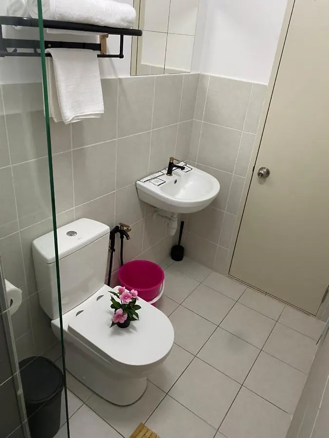 Reylin Alanis Suite // Free Wifi & Netflix // Airport Shuttle Service Sepang Malasia