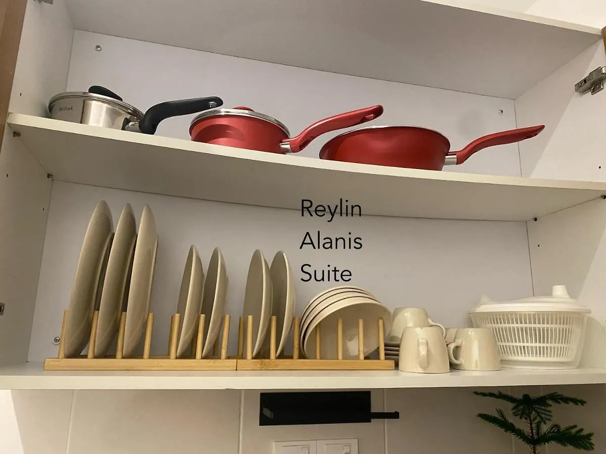 Reylin Alanis Suite // Free Wifi & Netflix // Airport Shuttle Service Sepang 0*,  Malaysia
